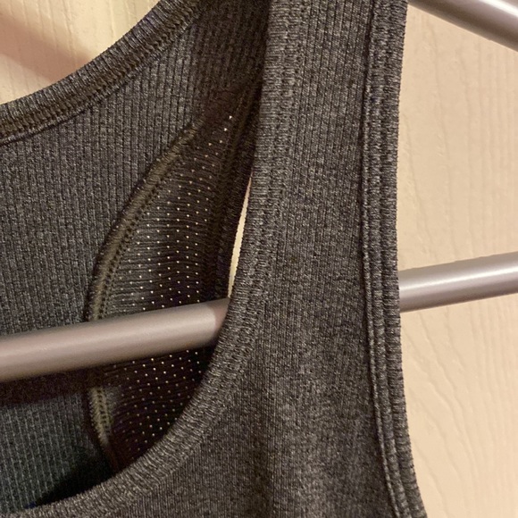 Under Armour Workout Tank - Picture 4 of 8